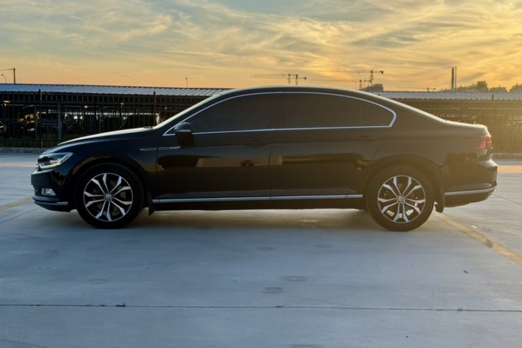 Used Volkswagen Magotan 2017 330TSI DSG Luxury Model Exterior 9