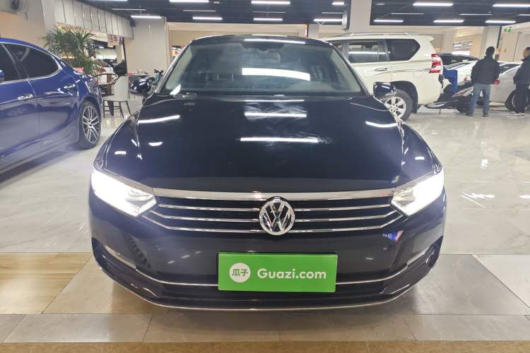 Used Volkswagen Magotan 2017 330TSI DSG Luxury Model Front