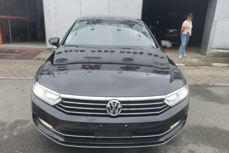 Used Volkswagen Magotan 2017 330TSI DSG Luxury Model Front