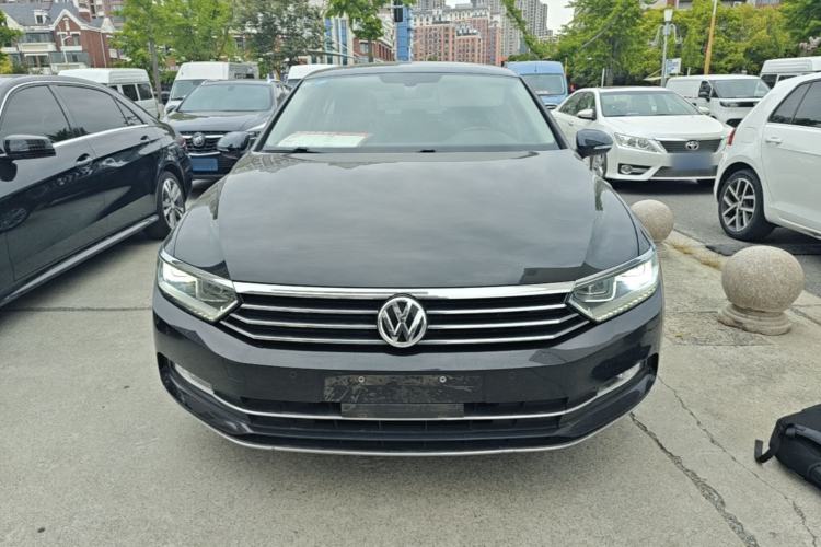 Used Volkswagen Magotan 2017 330TSI DSG Luxury Model Front