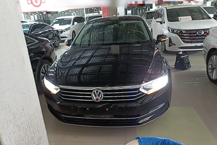 Used Volkswagen Magotan 2017 330TSI DSG Luxury Model Front