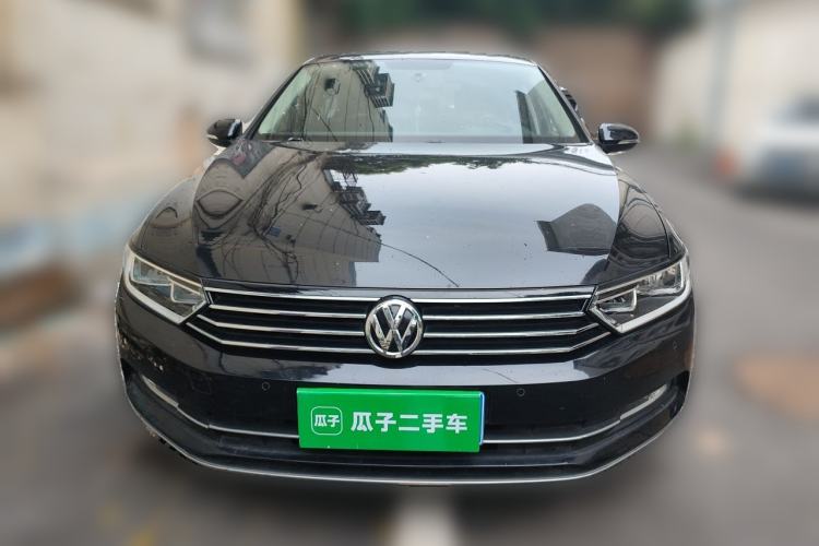 Used Volkswagen Magotan 2017 330TSI DSG Luxury Model Front