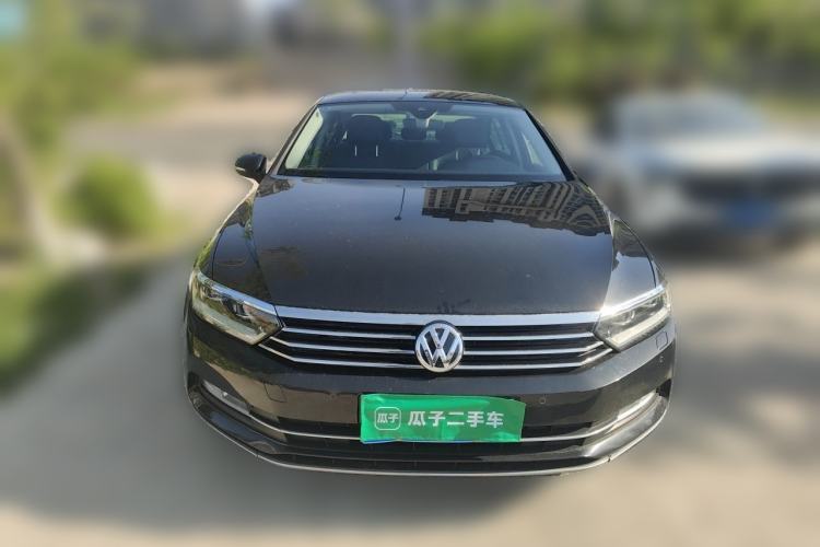 Used Volkswagen Magotan 2017 330TSI DSG Luxury Model Front