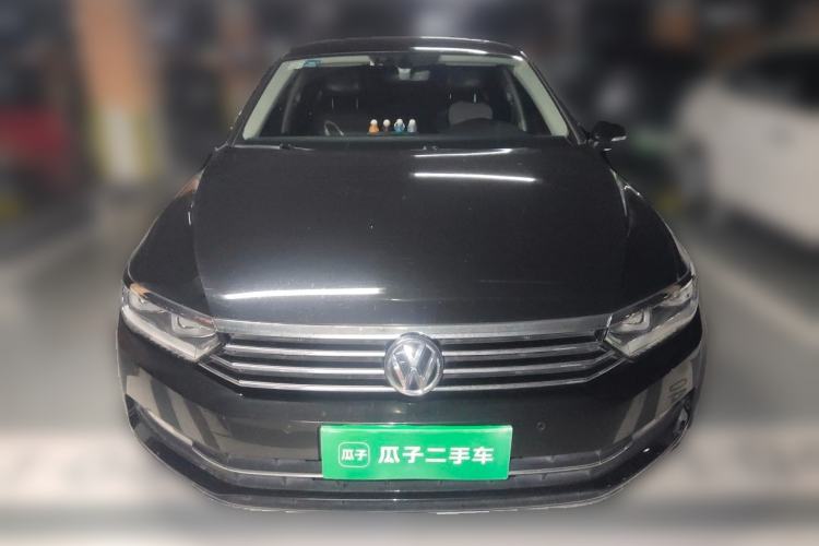Used Volkswagen Magotan 2017 330TSI DSG Luxury Model Front