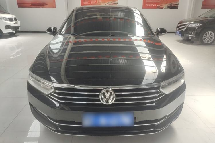 Used Volkswagen Magotan 2017 330TSI DSG Luxury Model Front