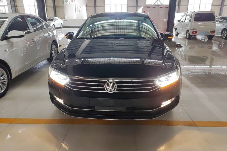 Used Volkswagen Magotan 2017 330TSI DSG Luxury Model Front