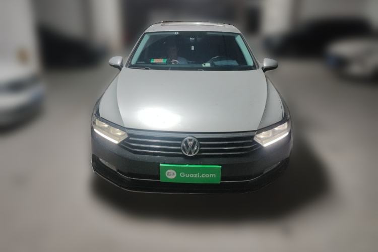 Used Volkswagen Magotan 2017 330TSI DSG Luxury Model Front