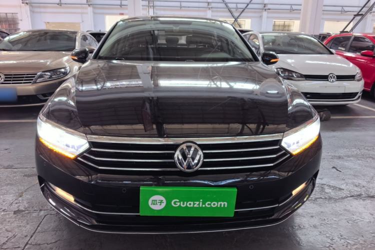 Used Volkswagen Magotan 2017 330TSI DSG Luxury Model Front