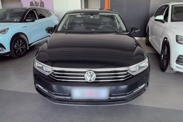 Used Volkswagen Magotan 2017 330TSI DSG Luxury Model Front