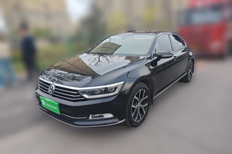 Used Volkswagen Magotan 2017 330TSI DSG Luxury Model Front Left 45 Deg