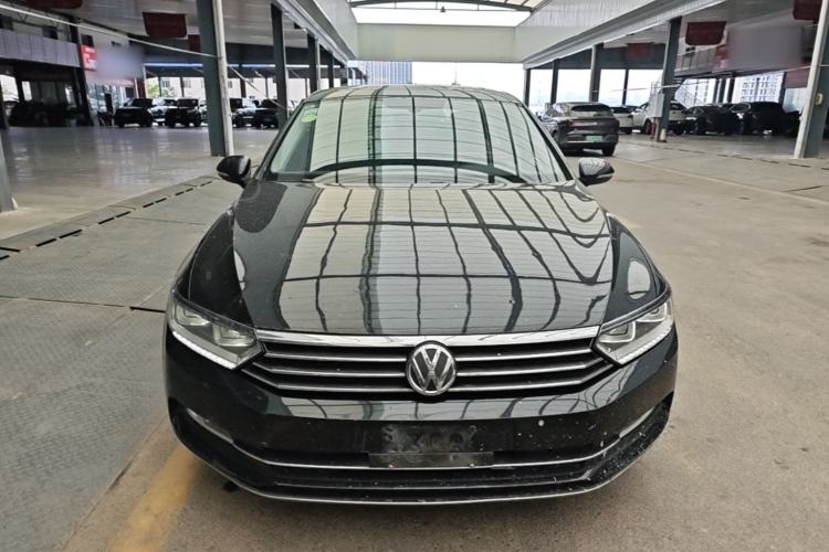 Used Volkswagen Magotan 2017 330TSI DSG Luxury Model Front