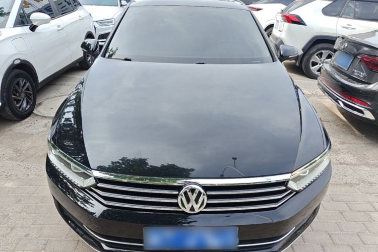 Used Volkswagen Magotan 2017 330TSI DSG Luxury Model Front