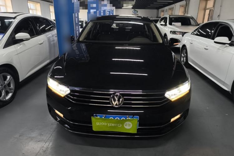 Used Volkswagen Magotan 2017 330TSI DSG Luxury Model Front