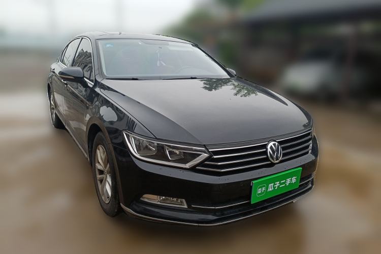 Used Volkswagen Magotan 2017 280TSI DSG Comfort Model Front Right 45 Deg
