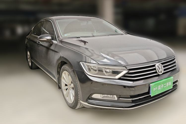 Used Volkswagen Magotan 2017 330TSI DSG Leading Model Front Right 45 Deg