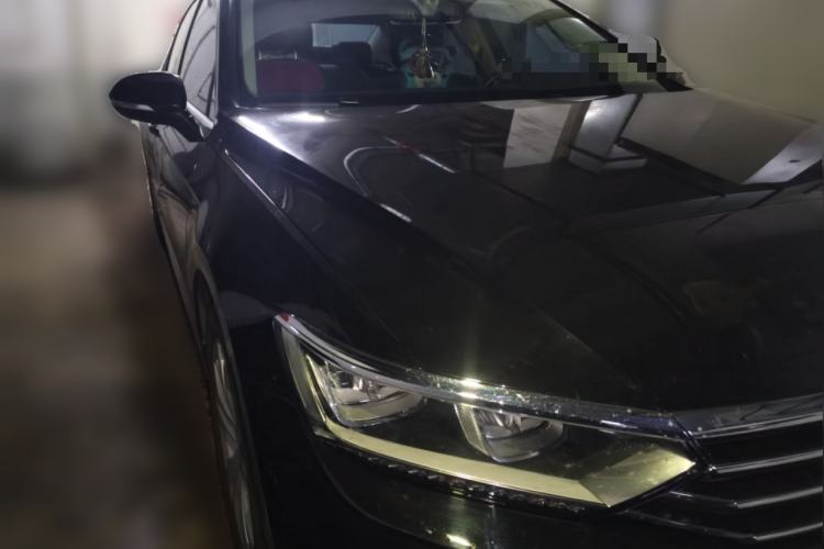 Used Volkswagen Magotan 2017 330TSI DSG Luxury Model Front Right 45 Deg