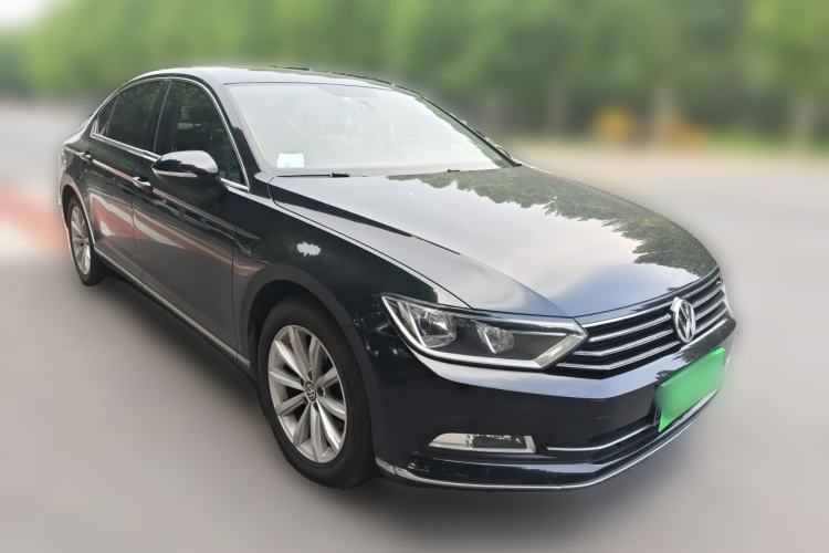 Used Volkswagen Magotan 2017 330TSI DSG Leading Model Front Right 45 Deg
