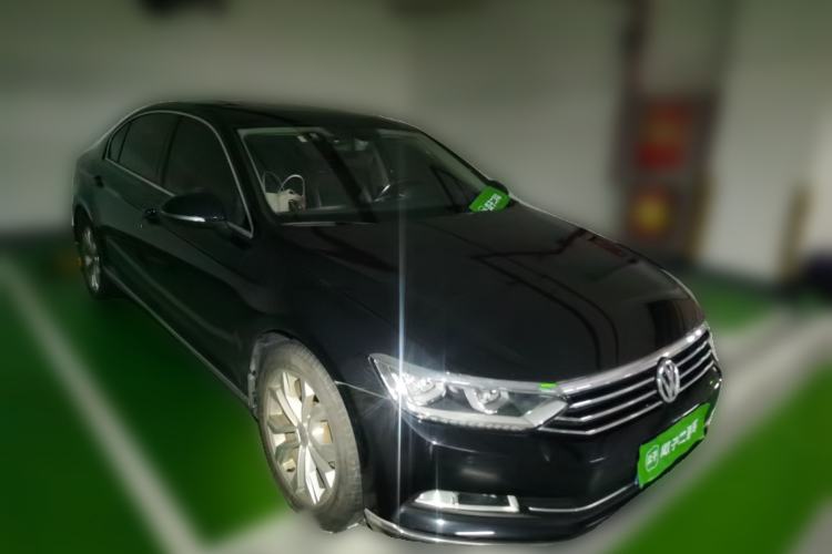Used Volkswagen Magotan 2017 330TSI DSG Luxury Model Front Right 45 Deg
