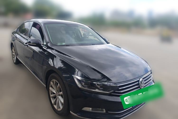 Used Volkswagen Magotan 2017 280TSI DSG Leading Edition Front Right 45 Deg