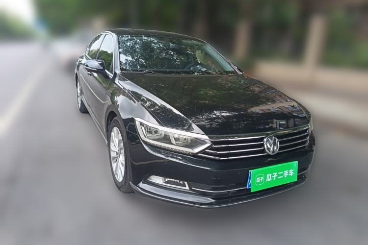 Used Volkswagen Magotan 2017 330TSI DSG Luxury Model Front Right 45 Deg