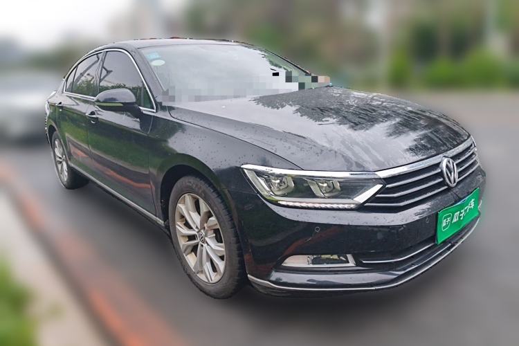 Used Volkswagen Magotan 2017 330TSI DSG Luxury Model Front Right 45 Deg