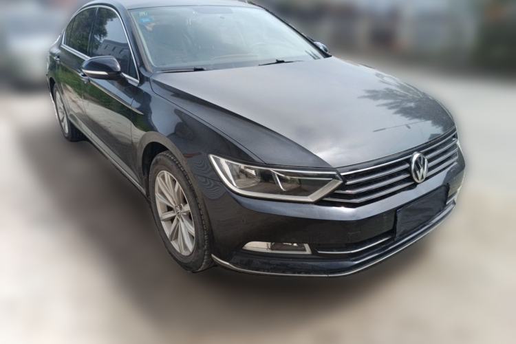 Used Volkswagen Magotan 2017 330TSI DSG Luxury Model Front Right 45 Deg