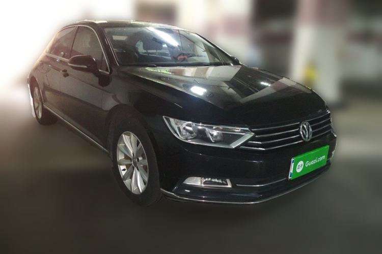 Used Volkswagen Magotan 2017 330TSI DSG Leading Model Front Right 45 Deg