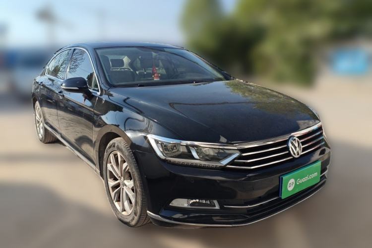 Used Volkswagen Magotan 2017 380TSI DSG Luxury Model Front Right 45 Deg