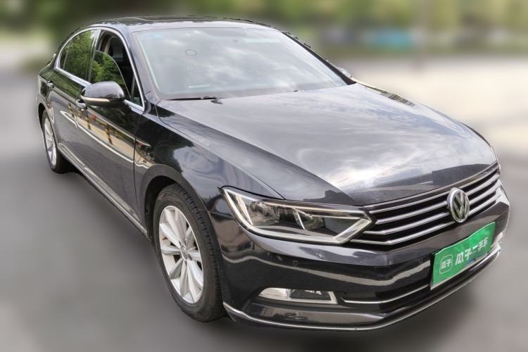 Used Volkswagen Magotan 2017 330TSI DSG Leading Model Front Right 45 Deg