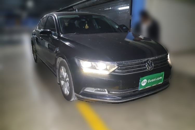 Used Volkswagen Magotan 2017 330TSI DSG Luxury Model Front Right 45 Deg