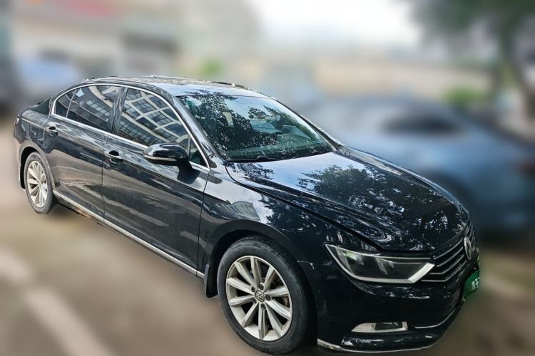 Used Volkswagen Magotan 2017 330TSI DSG Leading Model Front Right 45 Deg