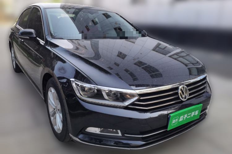 Used Volkswagen Magotan 2017 380TSI DSG Luxury Model Front Right 45 Deg