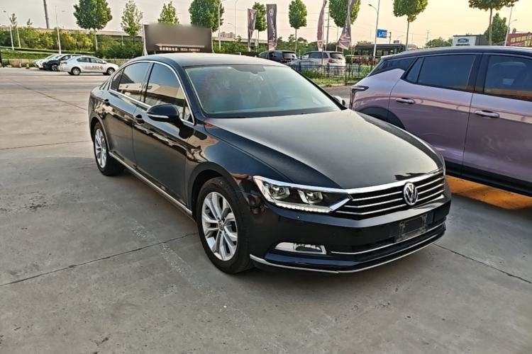 Used Volkswagen Magotan 2017 330TSI DSG Luxury Model Front Right 45 Deg