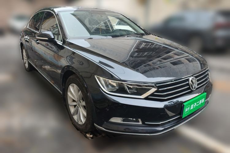 Used Volkswagen Magotan 2017 330TSI DSG Luxury Model Front Right 45 Deg
