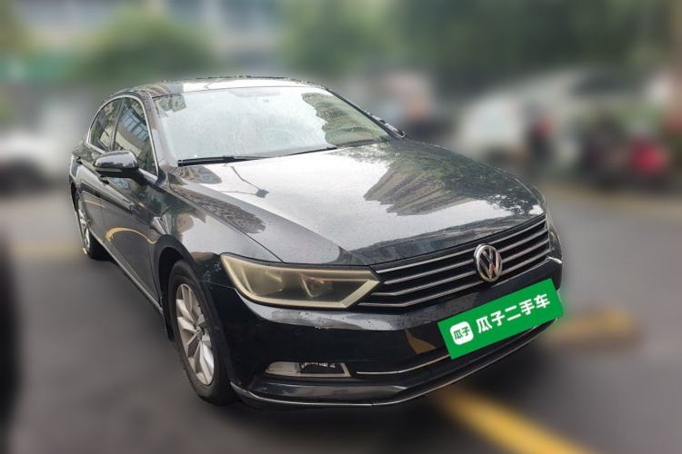Used Volkswagen Magotan 2017 280TSI DSG Comfort Model Front Right 45 Deg