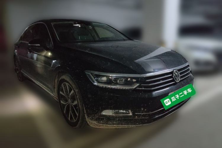 Used Volkswagen Magotan 2017 330TSI DSG Luxury Model Front Right 45 Deg