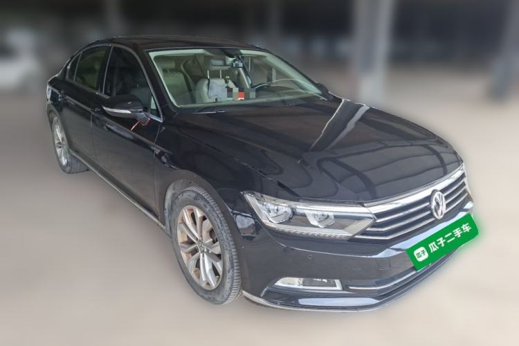 Used Volkswagen Magotan 2017 380TSI DSG Luxury Model Front Right 45 Deg