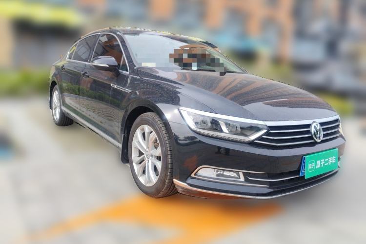 Used Volkswagen Magotan 2017 330TSI DSG Luxury Model Front Right 45 Deg