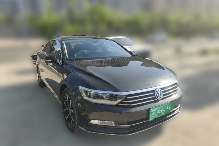 Used Volkswagen Magotan 2017 330TSI DSG Luxury Model Front Right 45 Deg