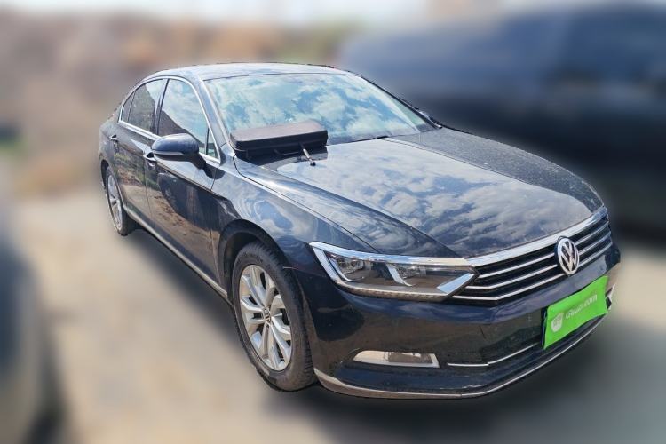 Used Volkswagen Magotan 2017 330TSI DSG Luxury Model Front Right 45 Deg
