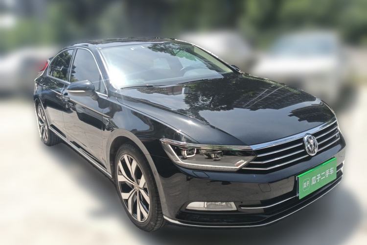 Used Volkswagen Magotan 2017 380TSI DSG Prestige Edition Front Right 45 Deg