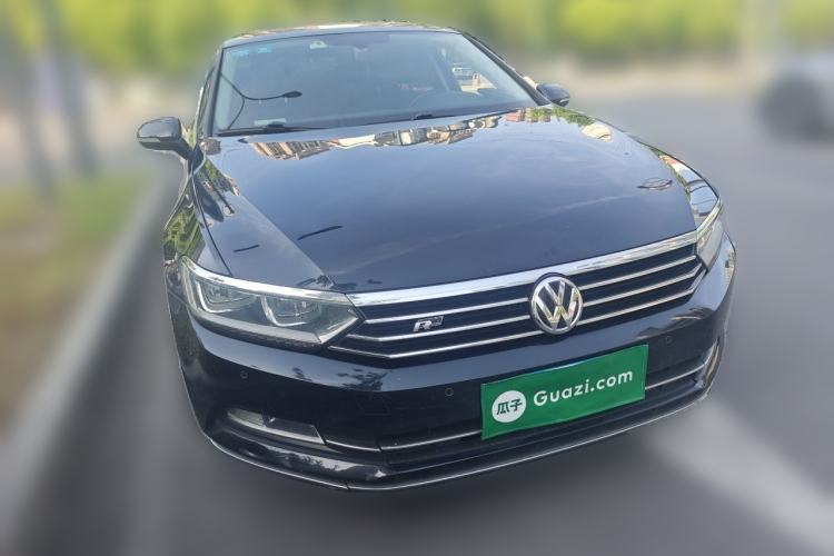 Used Volkswagen Magotan 2017 330TSI DSG Luxury Model Front Right 45 Deg