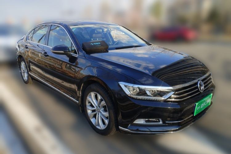 Used Volkswagen Magotan 2017 330TSI DSG Luxury Model Front Right 45 Deg