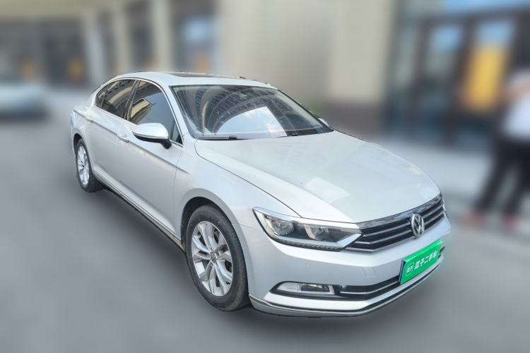 Used Volkswagen Magotan 2017 330TSI DSG Luxury Model Front Right 45 Deg