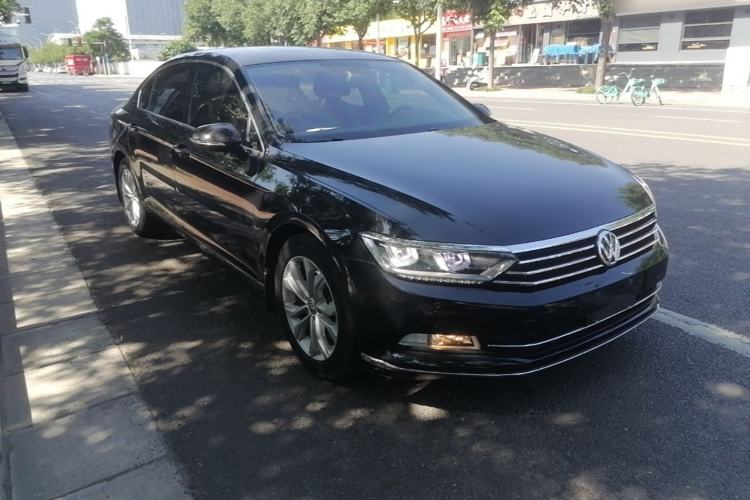 Used Volkswagen Magotan 2017 380TSI DSG Luxury Model Front Right 45 Deg