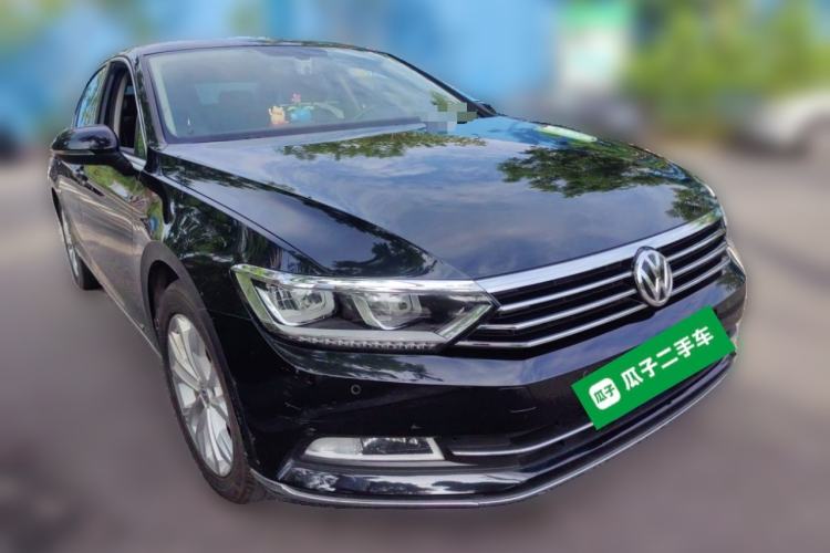 Used Volkswagen Magotan 2017 330TSI DSG Luxury Model Front Right 45 Deg