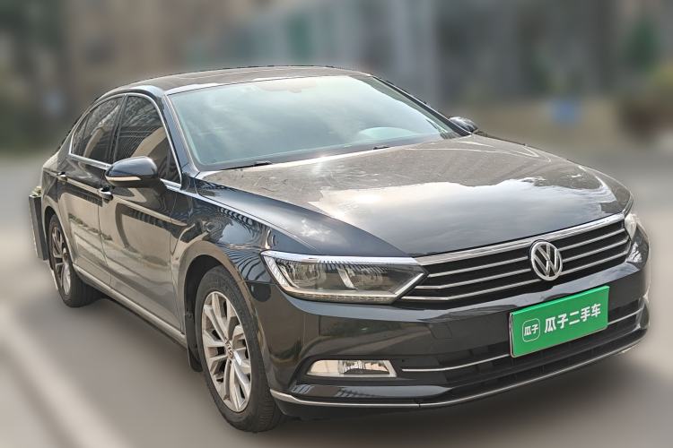 Used Volkswagen Magotan 2017 380TSI DSG Luxury Model Front Right 45 Deg