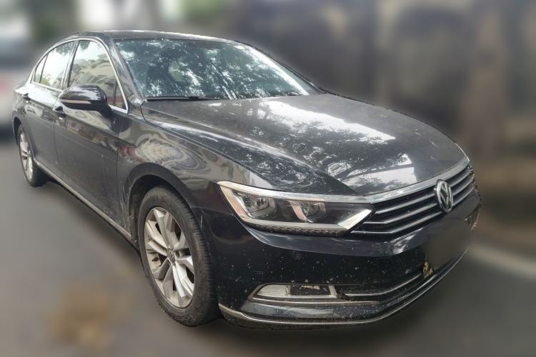 Used Volkswagen Magotan 2017 330TSI DSG Luxury Model Front Right 45 Deg