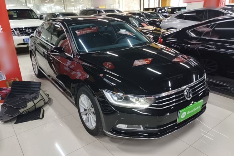 Used Volkswagen Magotan 2017 330TSI DSG Leading Model Front Right 45 Deg