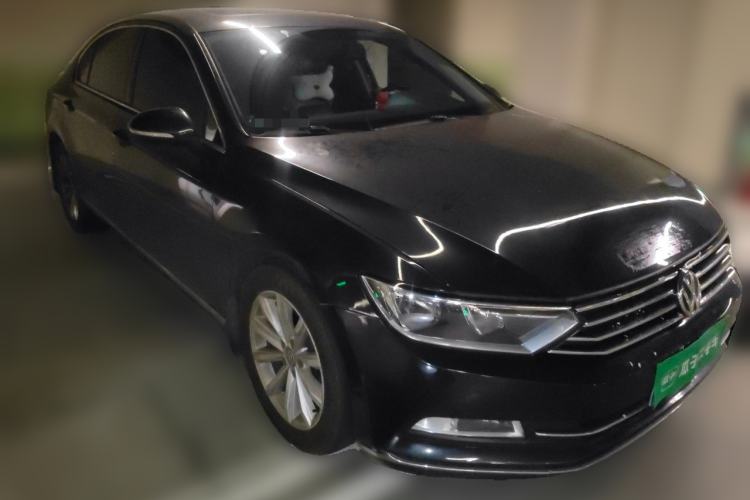 Used Volkswagen Magotan 2017 330TSI DSG Leading Model Front Right 45 Deg